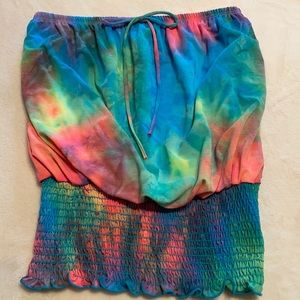 Size M- Never worn. No tags, tie die, tube top.